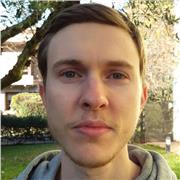 Insegnante di pianoforte offre lezioni di piano ad allievi di tutte le età